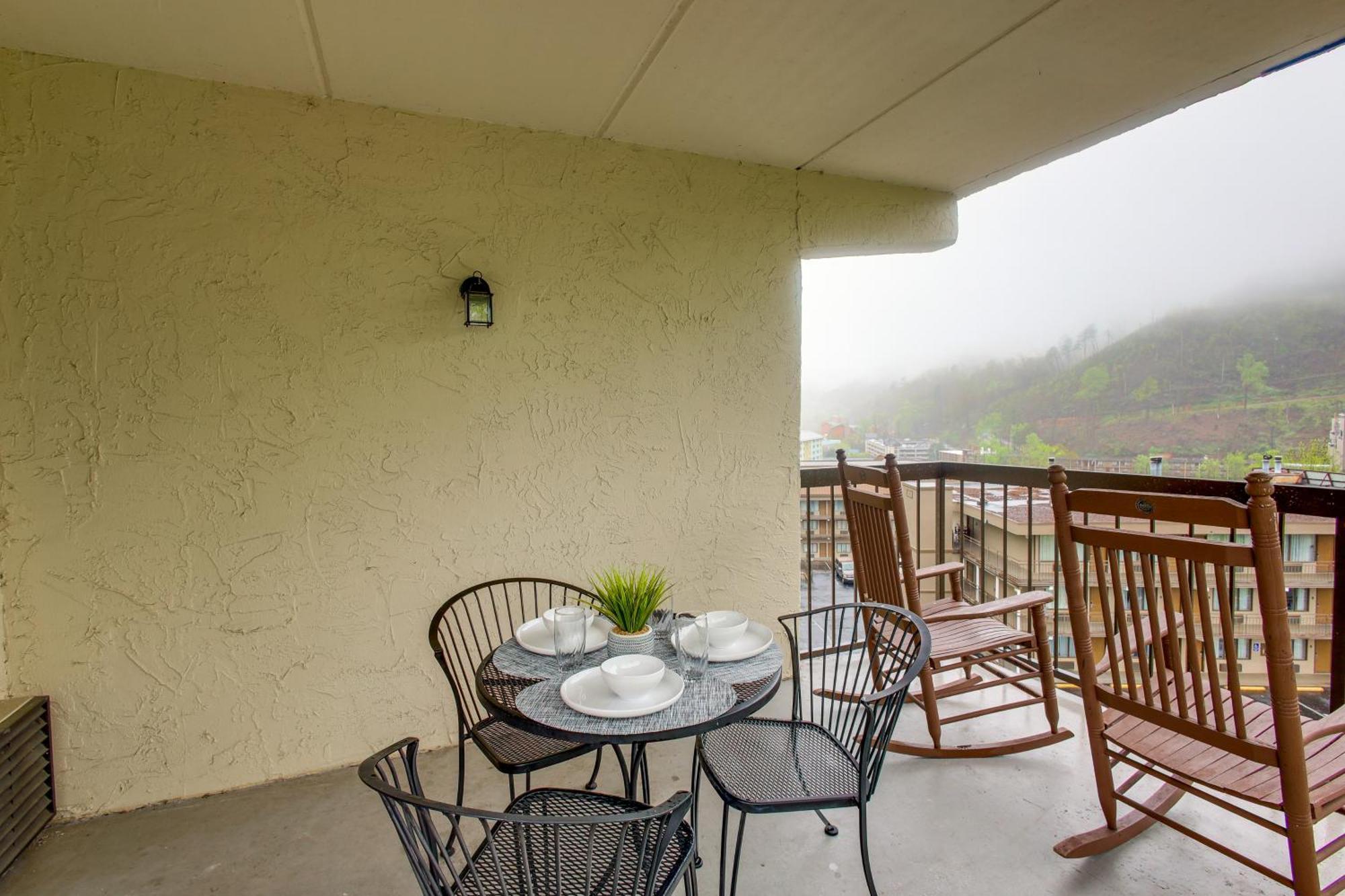 Gatlinburg Condo With Smoky Views Walk To Town! 외부 사진