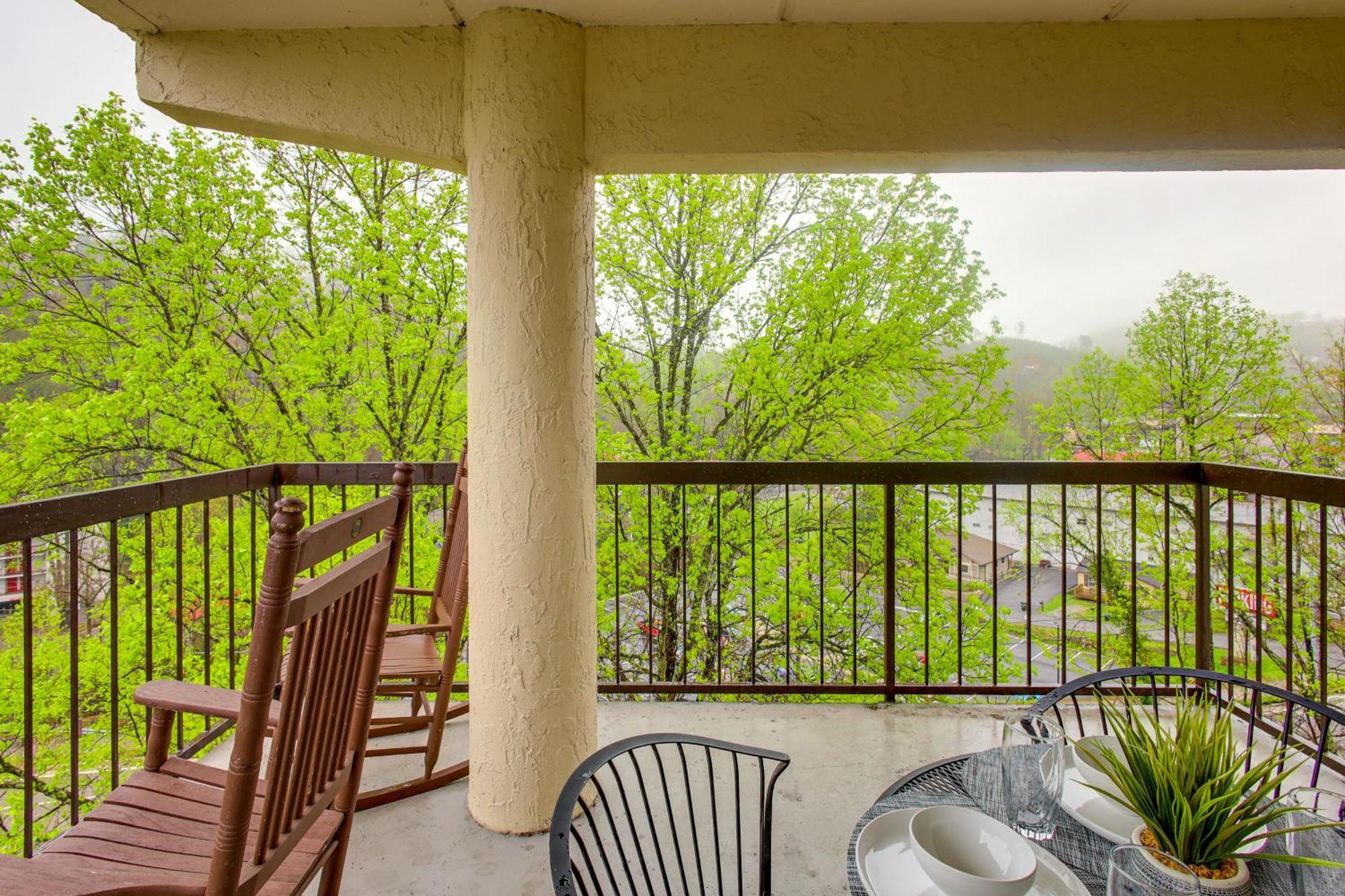 Gatlinburg Condo With Smoky Views Walk To Town! 외부 사진